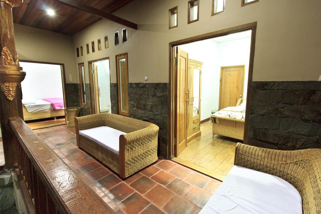 Villa Bale Seni Матарам Екстер'єр фото